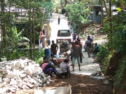 Pembangunan Jalan Paving di Dusun Ngondo